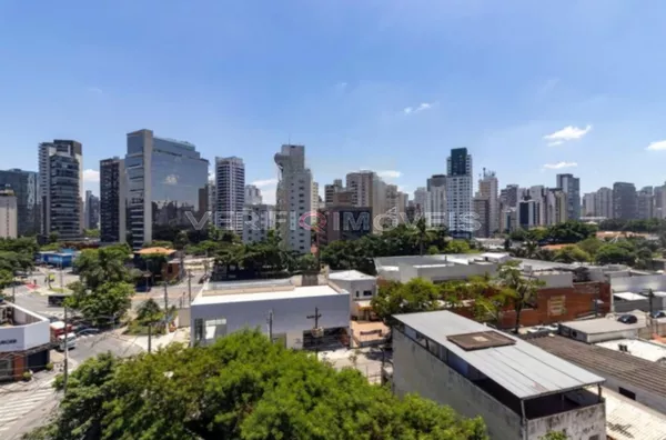 APARTAMENTO no 6º andar mobiliado com 1 dormitório e 2 garagens