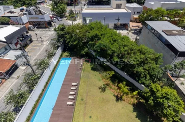 APARTAMENTO no 6º andar mobiliado com 1 dormitório e 2 garagens