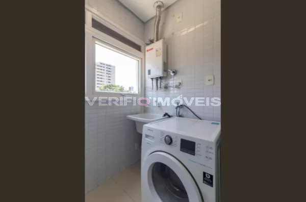 APARTAMENTO no 6º andar mobiliado com 1 dormitório e 2 garagens