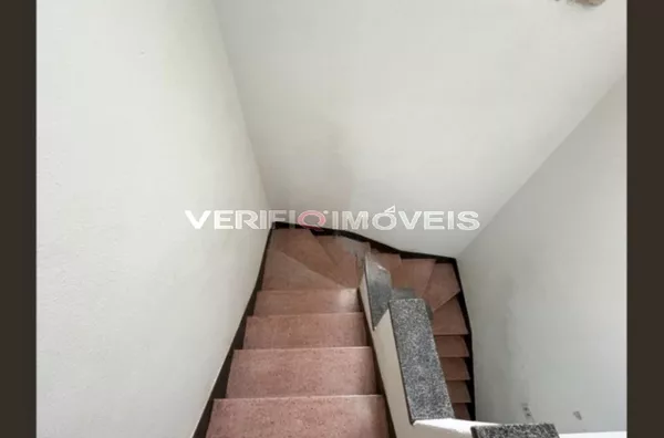 CASA com 4 dormitórios e 2 garagens