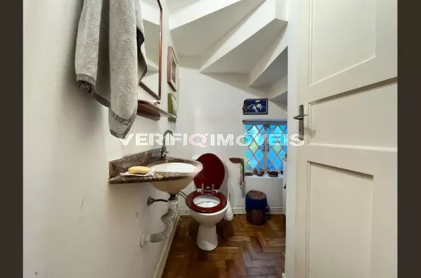 CASA com 4 dormitórios e 2 garagens