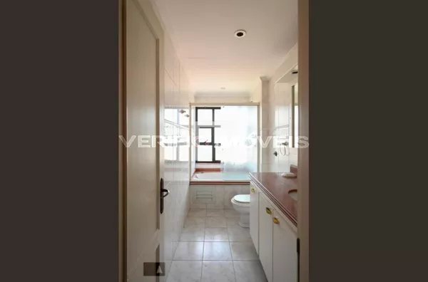 APARTAMENTO no 6º andar com 3 dormitórios e 3 garagens