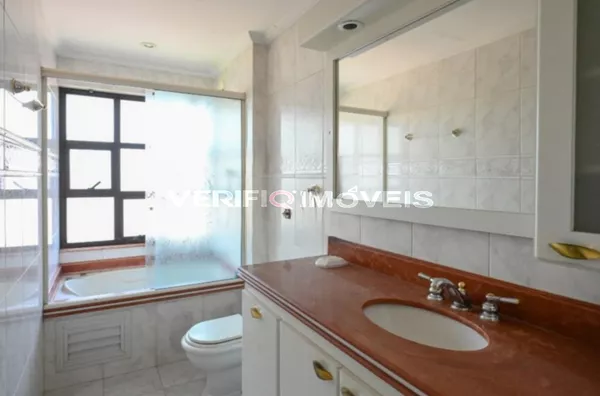 APARTAMENTO no 6º andar com 3 dormitórios e 3 garagens