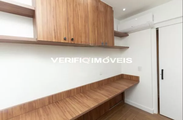 APARTAMENTO no 19º andar mobiliado com 2 dormitórios e 1 garagem
