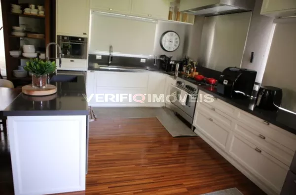 CASA EM CONDOMÍNIO mobiliada com 1 dormitório e 4 garagens