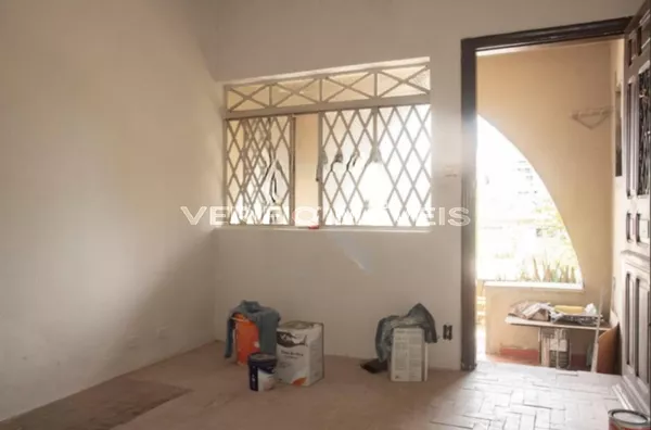 CASA EM CONDOMÍNIO com 3 dormitórios e 2 garagens