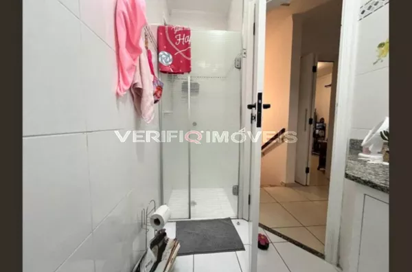 CASA EM CONDOMÍNIO com 2 dormitórios e 2 garagens