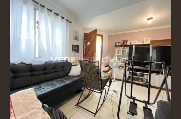 CASA EM CONDOMÍNIO com 2 dormitórios e 2 garagens