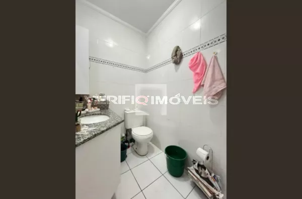 CASA EM CONDOMÍNIO com 2 dormitórios e 2 garagens