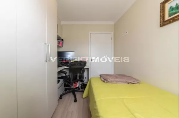 APARTAMENTO no 4º andar com 2 dormitórios e 1 garagem