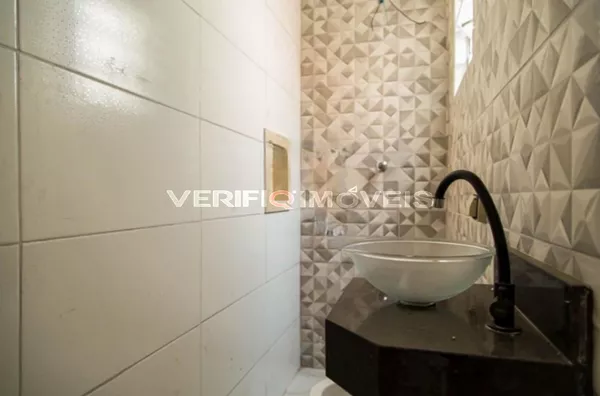 CASA com 3 dormitórios e 1 garagem
