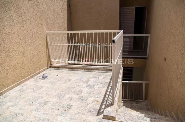 CASA com 3 dormitórios e 1 garagem
