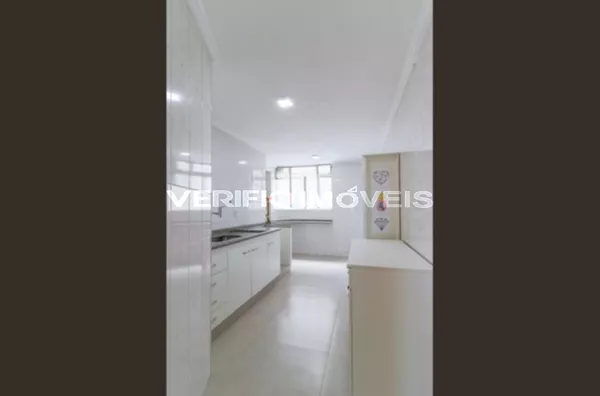 APARTAMENTO no 4º andar com 3 dormitórios e 1 garagem