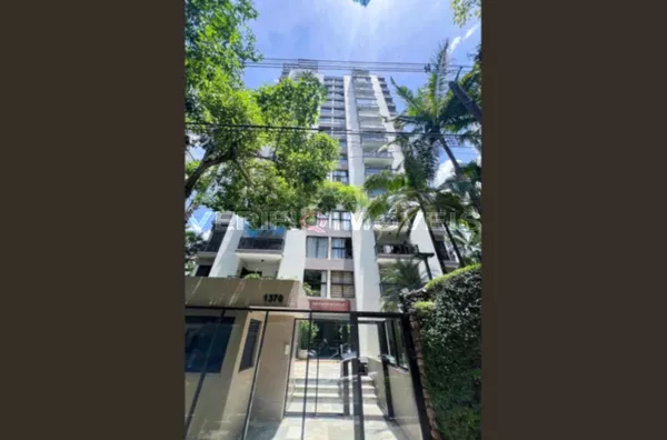 APARTAMENTO no 6º andar mobiliado com 3 dormitórios e 2 garagens