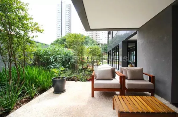 APARTAMENTO no 3º andar mobiliado com 1 dormitório e 1 garagem