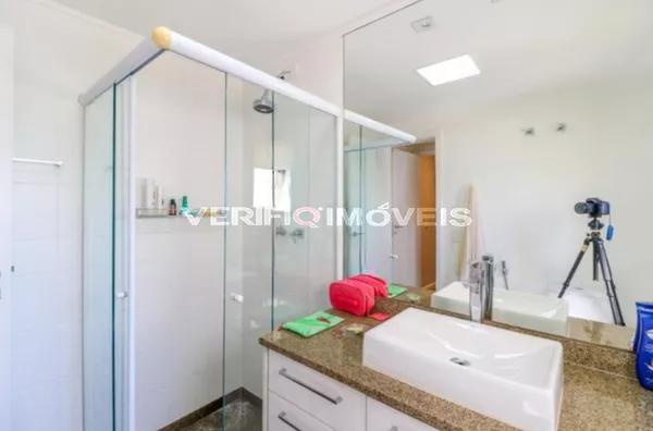APARTAMENTO no 13º andar mobiliado com 3 dormitórios e 2 garagens
