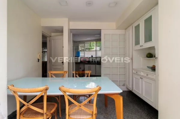 CASA com 4 dormitórios e 3 garagens