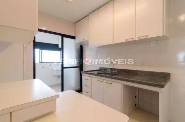 APARTAMENTO no 9º andar com 2 dormitórios e 2 garagens