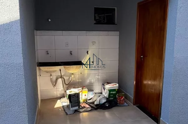 Casa 03 Quartos em Avenida - Jardim Miramar - Aparecida de Goiânia - GO