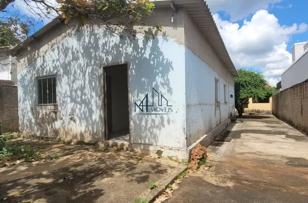 Casa c/ Barracão - Jardim Itaiupu - Goiânia - GO - Foto 1