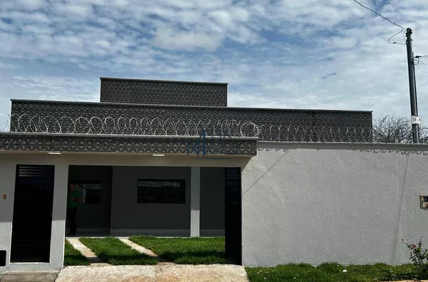 Casa 03 quartos - Cidade Satélite São Luís - Aparecida de Goiânia - GO - Foto 1