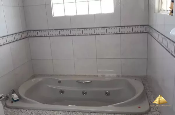 Sobrado para venda, 4 quartos sendo uma suíte,  Centro-sul, Várzea Grande