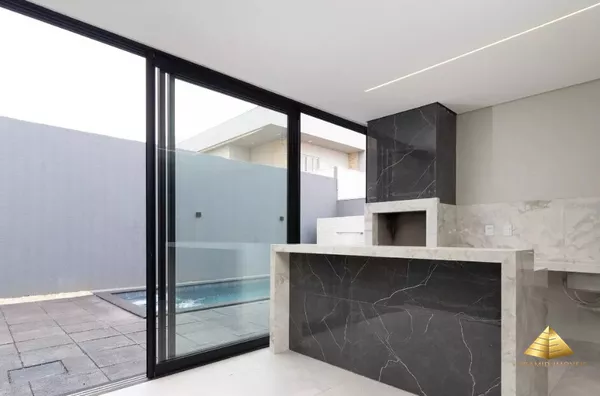 Casa à Venda Recém Construida com 4 SUÍTE(s), escritório, COZINHA GOURMET e PISCINA PRIVATIVA no Condomínio FLORAIS DA MATA, Várzea Grande.