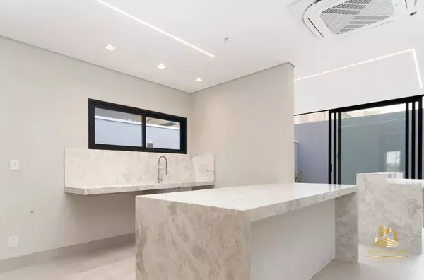 Casa à Venda Recém Construida com 4 SUÍTE(s), escritório, COZINHA GOURMET e PISCINA PRIVATIVA no Condomínio FLORAIS DA MATA, Várzea Grande. - Foto 3