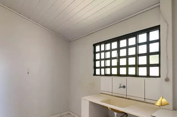 Casa para venda, 4 quarto(s) sendo 1 Suíte, próximo da Av. Fernando Correa da Costa,  Jardim Das Palmeiras, Cuiabá.