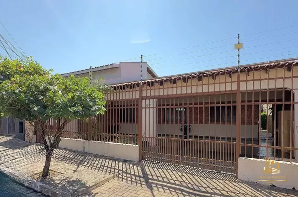 Casa Térrea Comercial/Residencial com Energia Solar e 4 Quartos em Localização Nobre - Próximo à UFMT - Cuiabá/MT - Foto 1