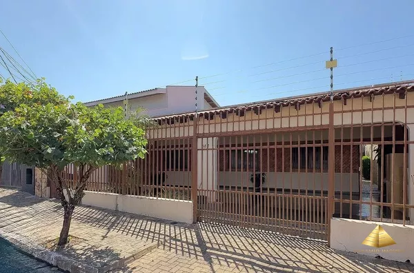 Casa Térrea Comercial/Residencial com Energia Solar e 4 Quartos em Localização Nobre - Próximo à UFMT - Cuiabá/MT