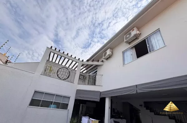 Sobrado 3 suites  para venda,  Jardim Shangri-la, Cuiabá