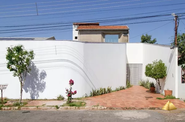 Sala Comercial para venda no Bairro Morada do Ouro.