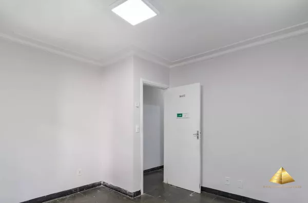 Sala Comercial para venda no Bairro Morada do Ouro.
