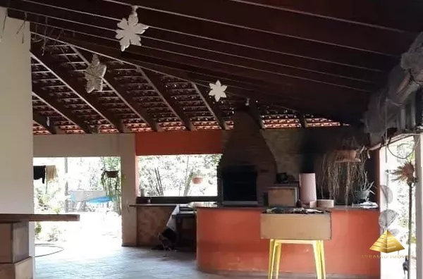 Sobrado para venda, 4 quartos sendo uma suíte,  Centro-sul, Várzea Grande