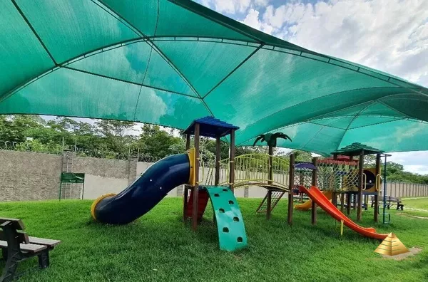 Casa Sofisticada de 4 Suítes no Condomínio Florais dos Lagos, Cuiabá
