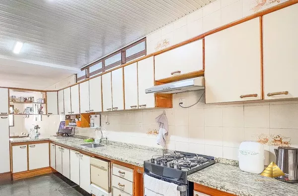Casa Térrea Comercial/Residencial com Energia Solar e 4 Quartos em Localização Nobre - Próximo à UFMT - Cuiabá/MT