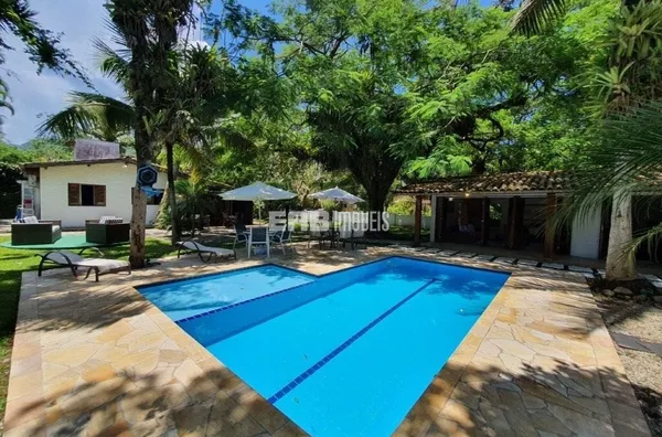 Casa com 5 dormitórios, piscina e extenso gramado em Itamambuca - Foto 2