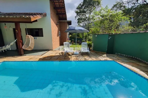 Casa à venda a 120m do mar em Itamambuca