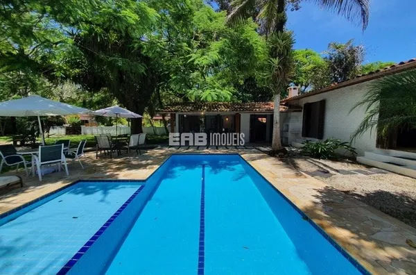 Casa com 5 dormitórios, piscina e extenso gramado em Itamambuca - Foto 1