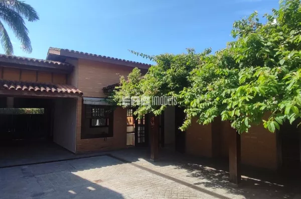 Casa à venda no Parque Vivamar, Ubatuba