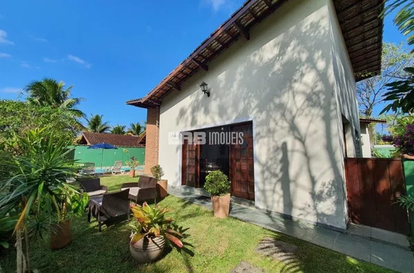 Casa à venda a 120m do mar em Itamambuca