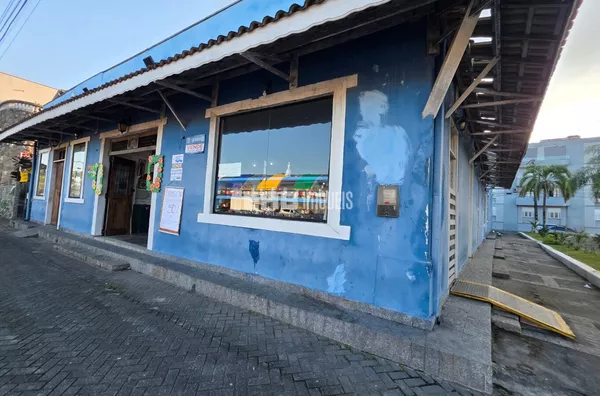 Galpão comercial para comprar no centro de Ubatuba
