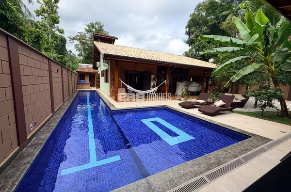 Casa com 3 suítes e piscina em rua par e tranquila de Itamambuca