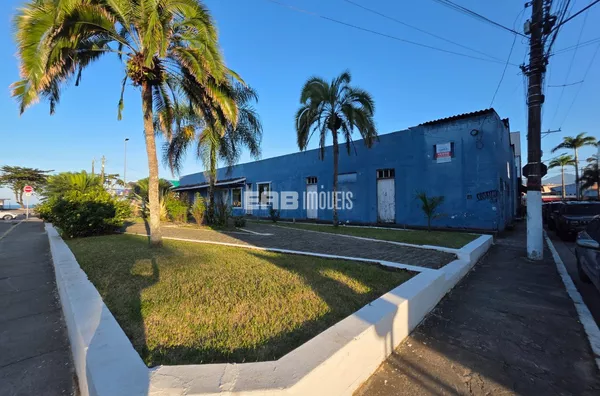 Galpão comercial para comprar no centro de Ubatuba