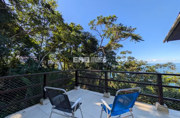 Casa com vista para o mar na praia do Félix em Ubatuba