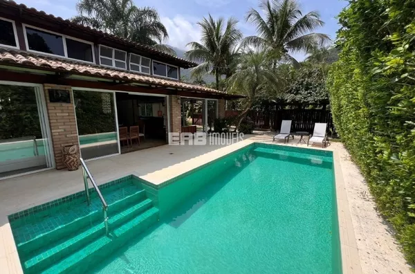Casa à venda em Itamambuca, com piscina, a apenas 60m da praia - Foto 1