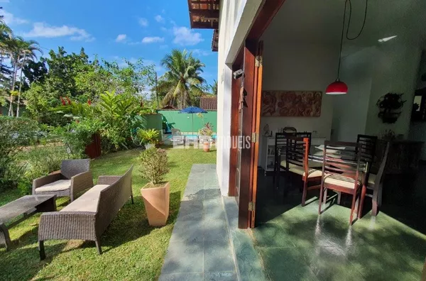 Casa à venda a 120m do mar em Itamambuca