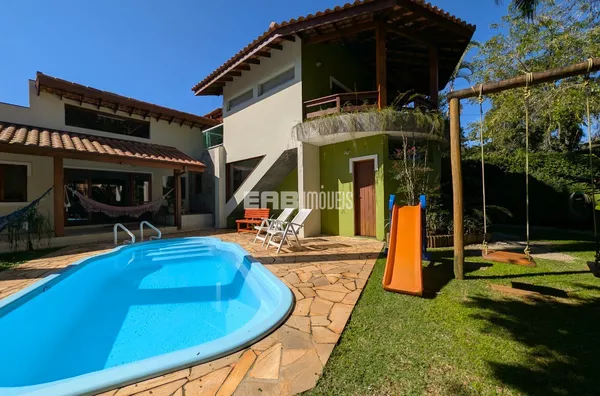 Casa à venda com 4 suítes e a 50m do mar em Itamambuca, Ubatuba