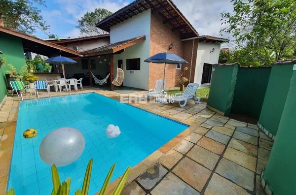 Casa à venda a 120m do mar em Itamambuca